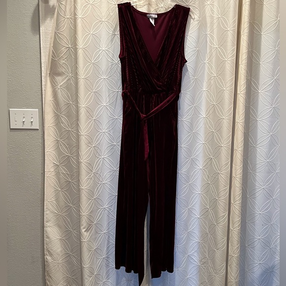 Bold & Chic sleeveless jumpsuit with pockets, size 3X - Picture 2 of 12